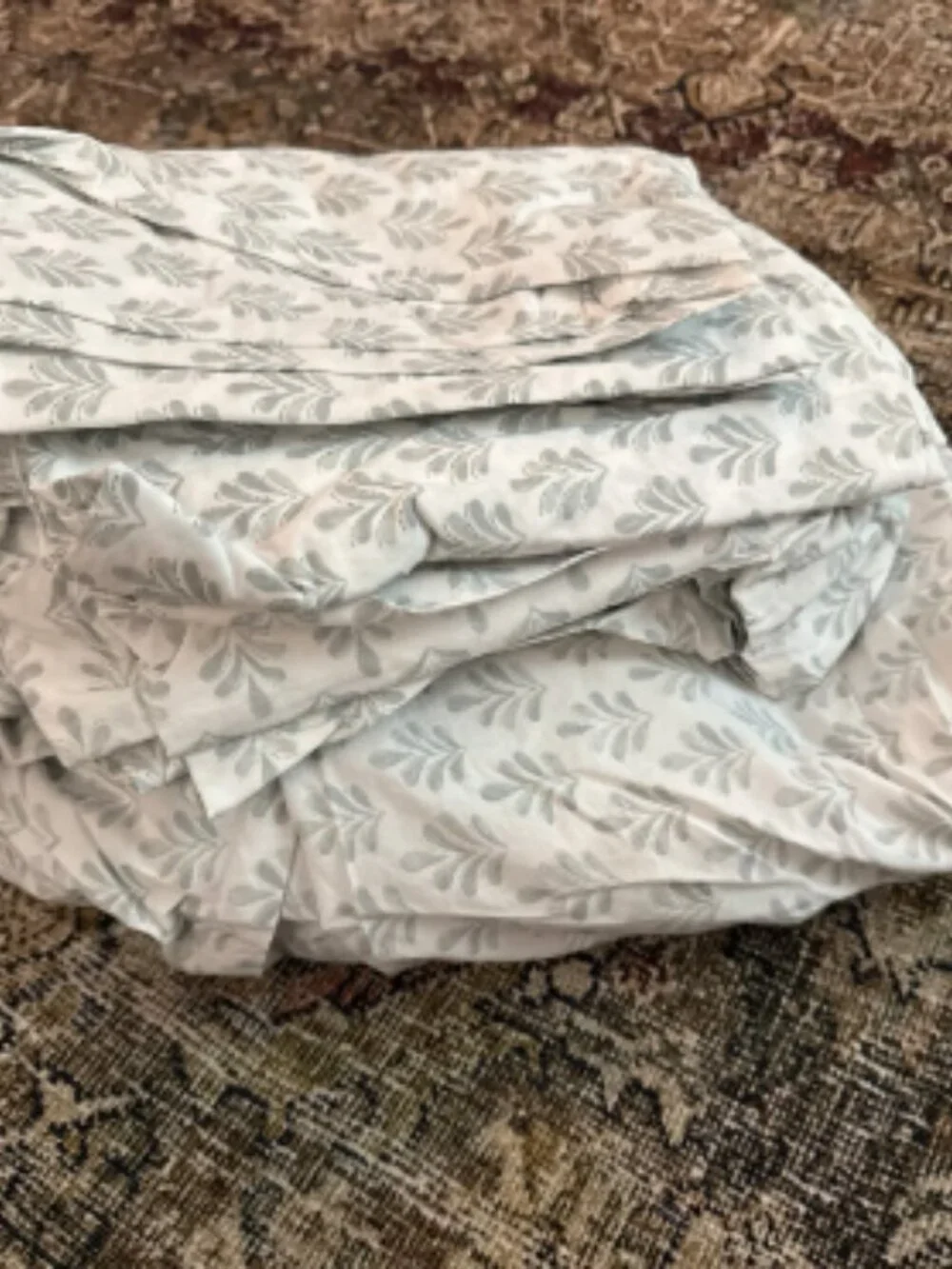 Boll & Branch White with Grey Dot Blossom Pattern KING Percale Hemmed 4PCS Sheet